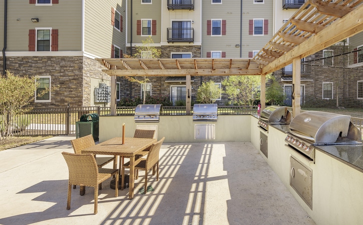 arba san marcos off campus apartments near texas state university grilling area with grills and outdoor seating
